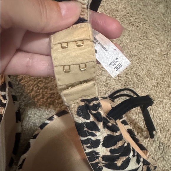 Victoria Secret, Leopard Print Women's Bra, 36B - Picture 2 of 2